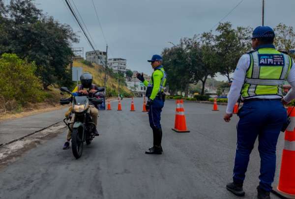 El infractor, que circulaba sin placa, caus&oacute; lesiones a uno de los agentes durante el altercado en la avenida de Las Am&eacute;ricas.