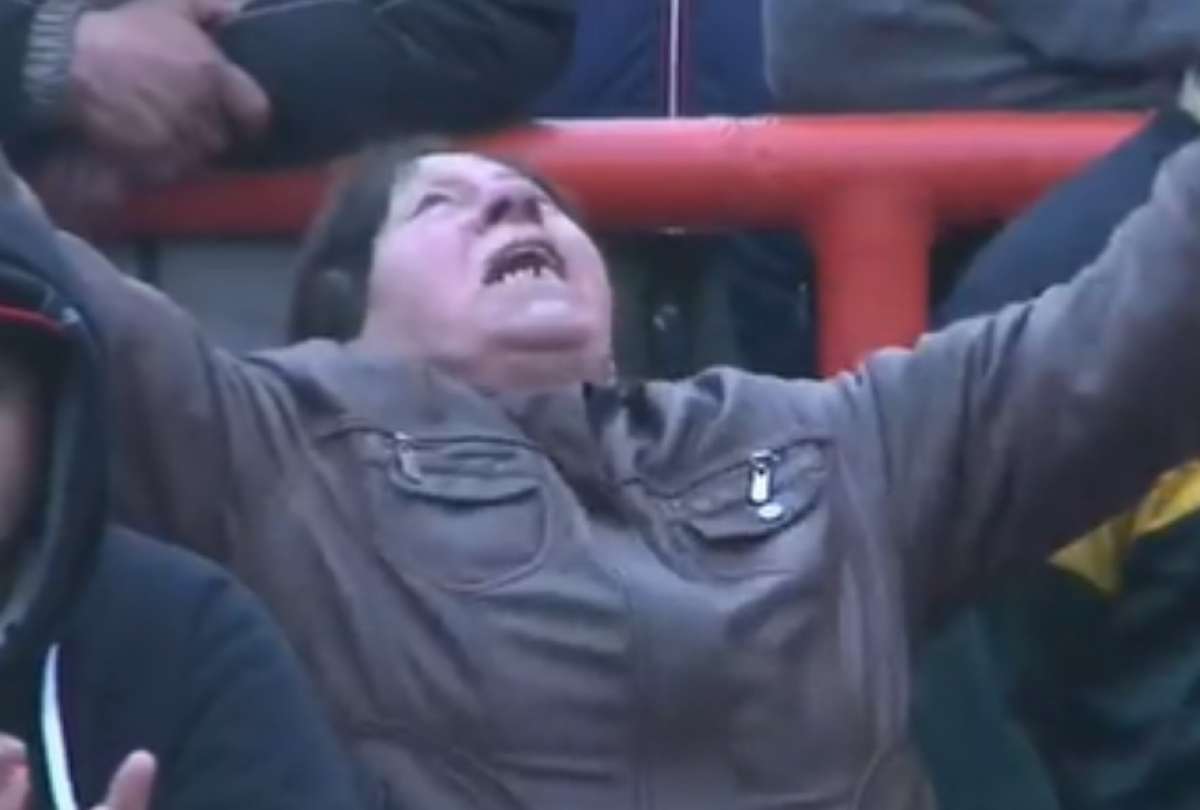 Hincha argentina falló en su intento de 'malograr' un gol de River
