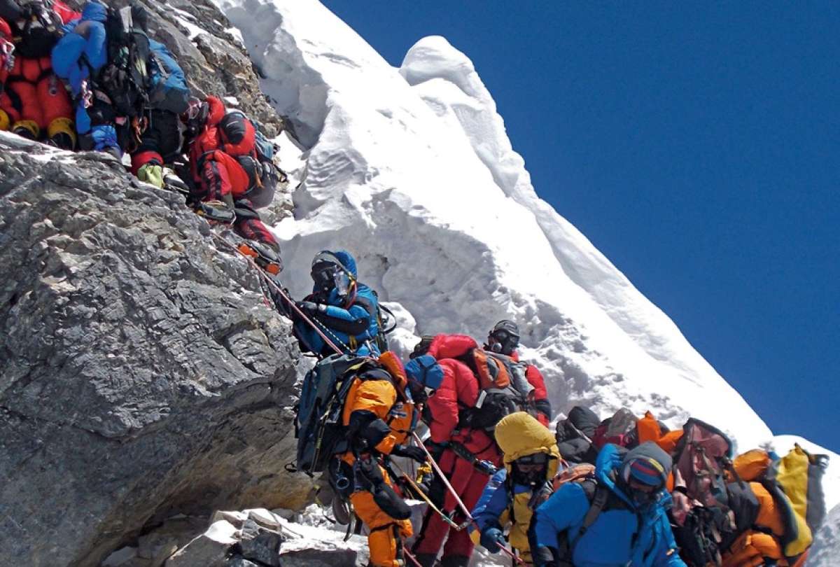La afluencia de escaladores genera congesti&oacute;n en la ruta.