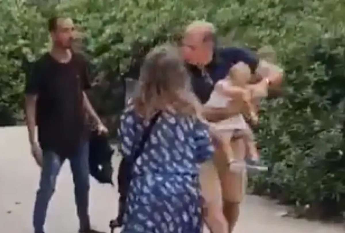 Un hombre y su beb&eacute; fueron agredidos por un sujeto en Barcelona. 