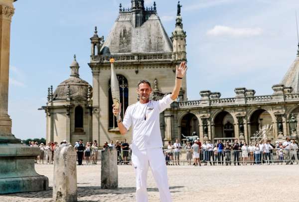 La antorcha de los Juegos Ol&iacute;mpicos recorri&oacute; el castillo de Chantilly, en Francia. 