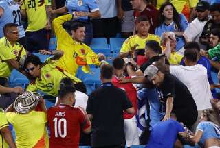 Conmebol suspende a cinco jugadores uruguayos; dos no llegan al partido contra Ecuador