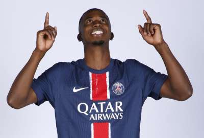 El defensa central William Pacho ya fue presentado oficialmente en el PSG&nbsp;