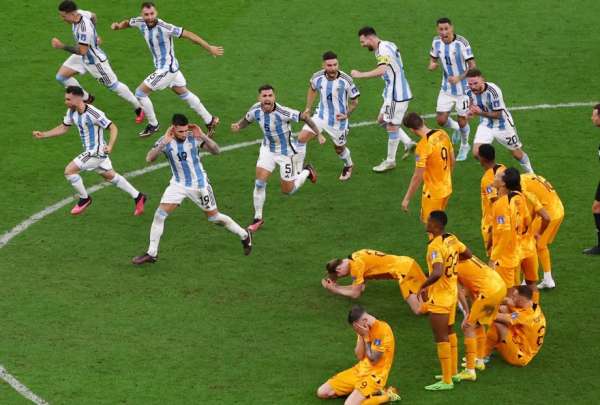 La imagen de los jugadores argentinos luego del triunfo sobre Pa&iacute;ses Bajos. 