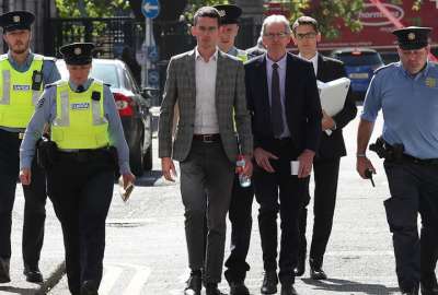 Encarcelan a profesor de Irlanda por negarse a decir &acute;Elle&acute;