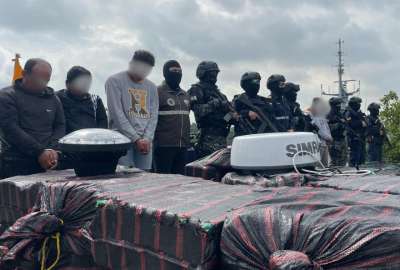 Embarcaciones interceptadas por la Armada transportaban droga y combustible ilegal en altamar.