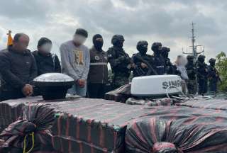 Armada incaut&oacute; 48 bultos de droga en operativo en Salinas