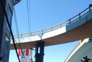 Puente de la av. Rep&uacute;blica, en Quito, est&aacute; en mantenimiento