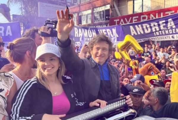 Extra&ntilde;o comportamiento de Javier Milei se vuelve viral