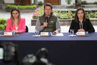 (De izq. a der) Paola Flores, secretaria de Derechos Humanos; Francisco Jiménez, ministro de Gobierno; Ana Changuín, viceministra de Gobierno.