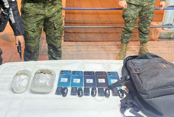 Agentes policiales habr&iacute;an intentado ingresar droga y celulares al centro penitenciario.