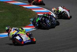 Piloto de MotoGP golpe&oacute; a su rival antes de la competencia