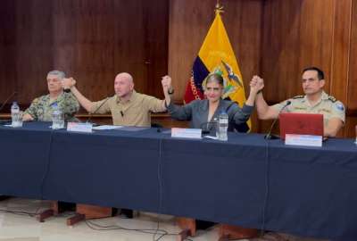 (De izq. a der.) Jaime Vela, jefe del Comando Conjunto de las Fuerzas Armadas; Gian Carlo Loffredo, ministro de Defensa; M&oacute;nica Palencia, ministra del Interior; V&iacute;ctor Hugo Z&aacute;rate, comandante general de la Polic&iacute;a Nacional. 