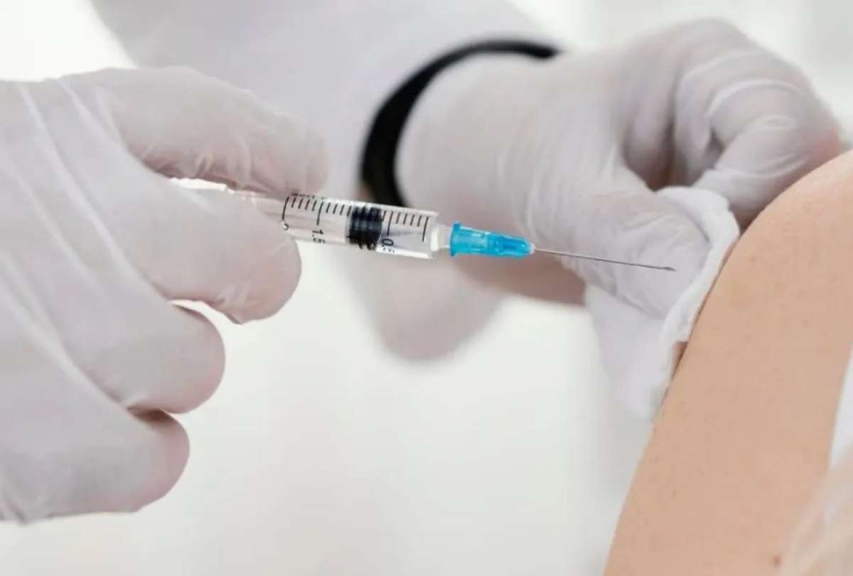 Tras la alerta de fiebre amarilla en Colombia, los ecuatorianos acuden a los Centros de Salud para vacunarse contra esta enfermedad.