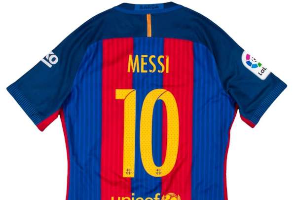 Aficionado pag&oacute; 450 000 d&oacute;lares por una camiseta de Lionel Messi