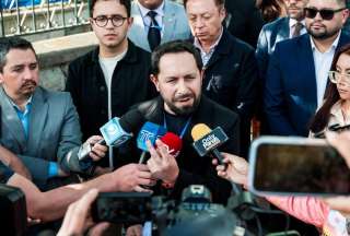 Asamble&iacute;sta Adri&aacute;n Castro denunci&oacute; posibles irregularidades en contrataci&oacute;n de hospitales en Cuenca