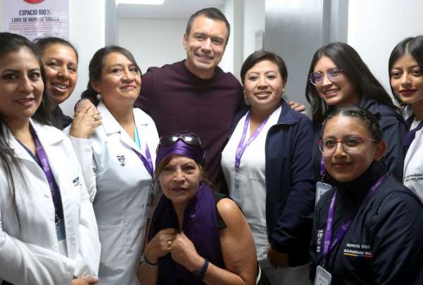 El presidente Noboa recorri&oacute; el Centro de Salud Tipo A en Al&oacute;ag.