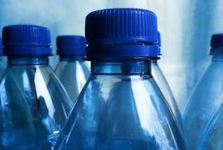 Arcsa clausur&oacute; dos plantas embotelladoras de agua en El Oro