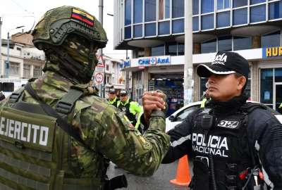 A trav&eacute;s de dos Decretos Ejecutivos, el presidente Daniel Noboa dispuso que los polic&iacute;as y militares reciban una compensaci&oacute;n econ&oacute;mica.&nbsp;
