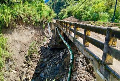 La v&iacute;a presenta graves afectaciones debido a las fuertes lluvias registradas en la zona.