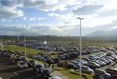 En el Aeropuerto Internacional Mariscal Sucre, de Quito, hay dos opciones para parquear el carro por horas o todo el día.
