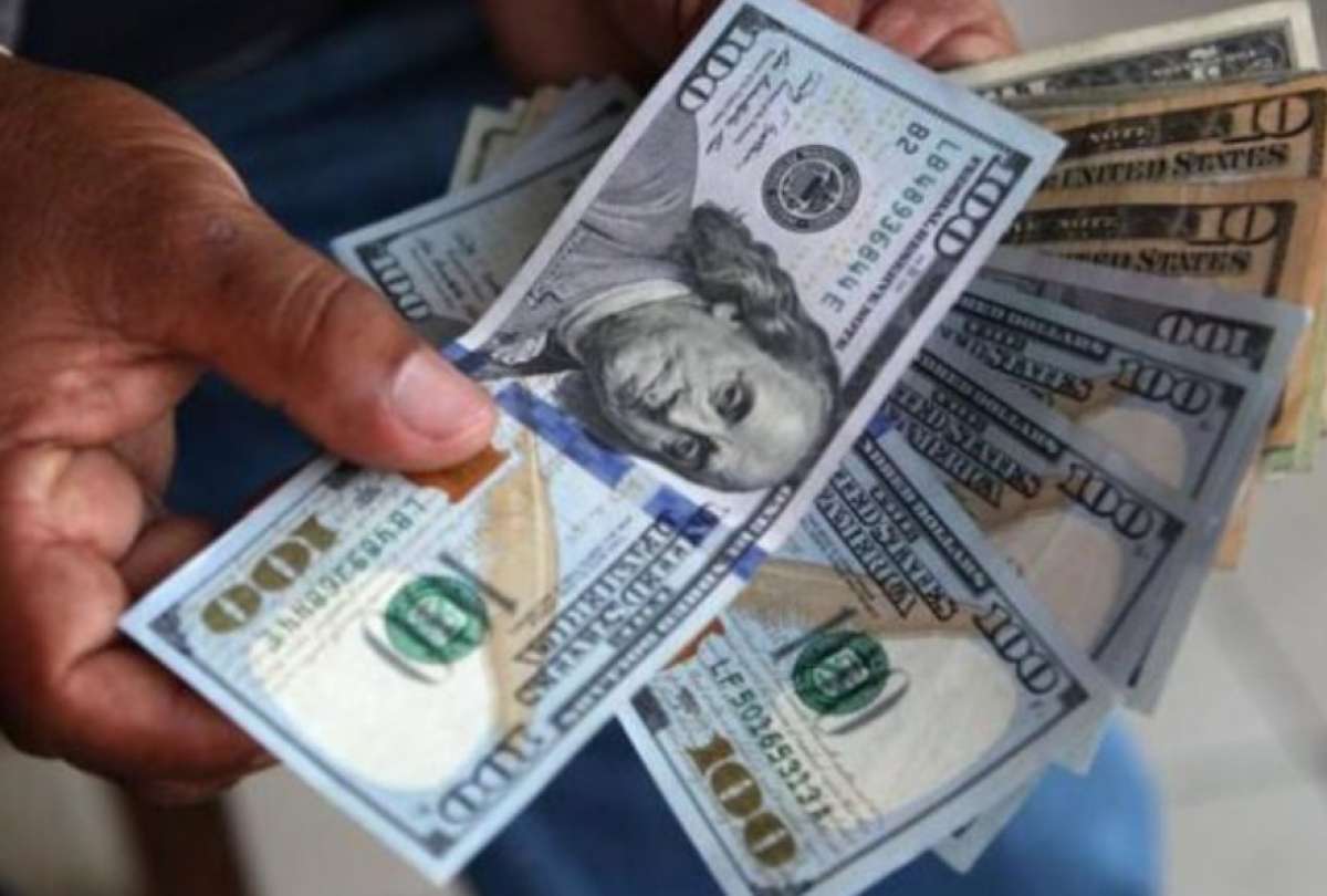 Tres personas habr&iacute;an extorsionado al due&ntilde;o de un local de tel&eacute;fonos celulares. 