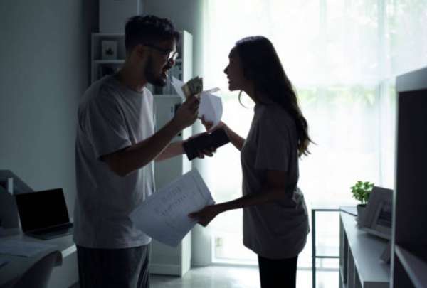 Las parejas tienen un gran reto econ&oacute;mico