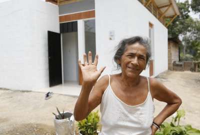 El presidente Guillermo Lasso entreg&oacute; 326 casas en terreno propio en Manab&iacute;.