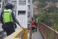 Ayudan a una mujer que intentó atentar contra su propia vida