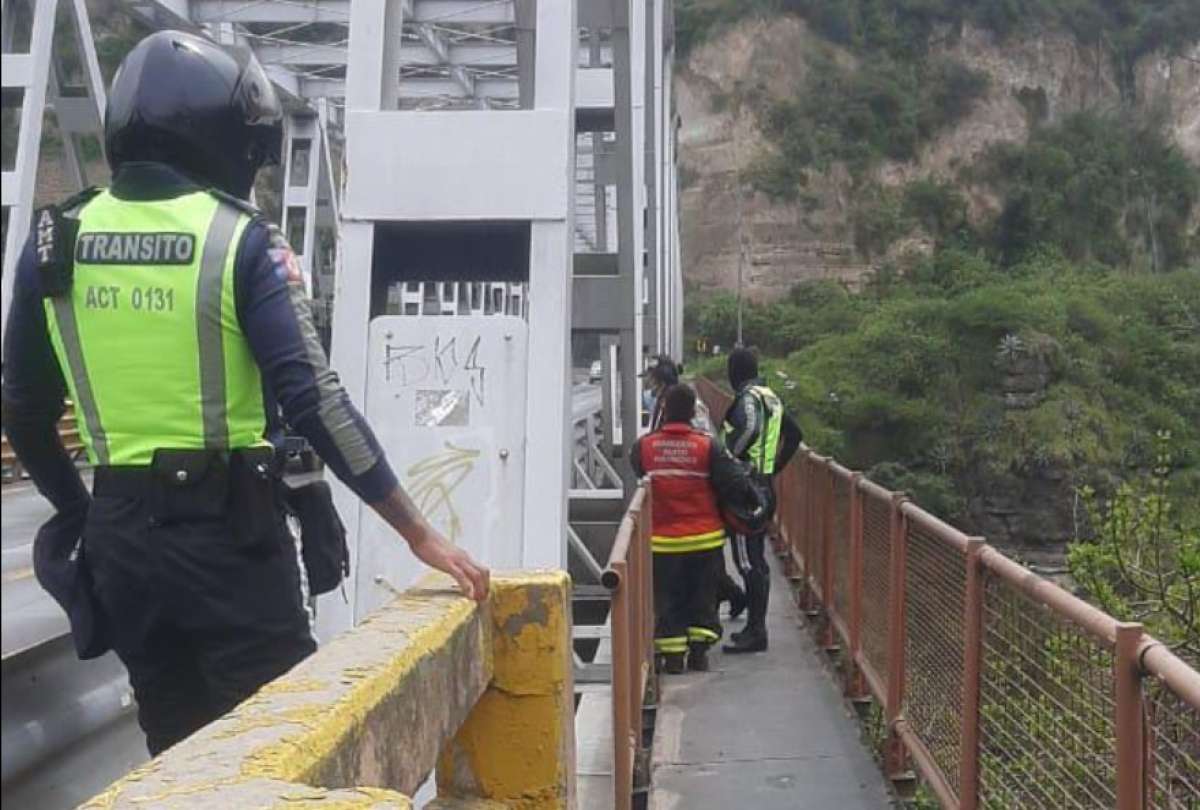 Ayudan a una mujer que intentó atentar contra su propia vida