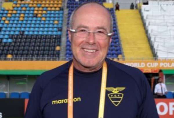 Jorge C&eacute;lico no dirigir&aacute; el partido entre Universitario de Deportes y Barcelona