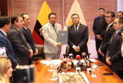  Al evento tambi&eacute;n asisti&oacute; el ministro del Interior, Juan Zapata, el ministro de Gobierno, Henry Cucal&oacute;n y otras autoridades de Estado