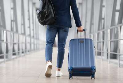 El Parlamento Europeo declaró ilegal el cobro adicional por el equipaje de mano. La decisión responde a críticas por parte de varios países y sanciones previas a las aerolíneas.
