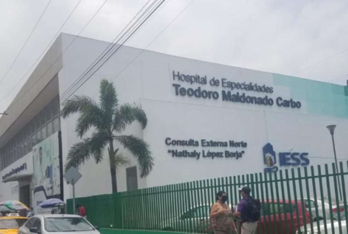 El IESS rechazó el accionar de médicos residentes tras ser captados en una fiesta durante su guardia en el hospital Teodoro Maldonado Carbo.