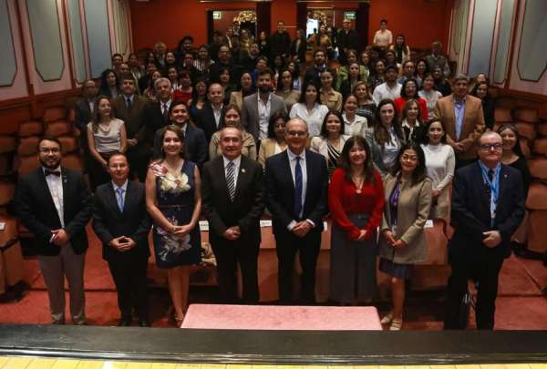 Ecuador implementa nueva normativa para regular ensayos cl&iacute;nicos