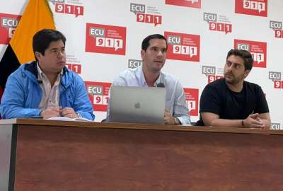 Roberto Luque (centro), ministro (e) de Energ&iacute;a y Minas, explic&oacute; las causas del fallo energ&eacute;tico que afect&oacute; al Ecuador este 19 de junio de 2024.
