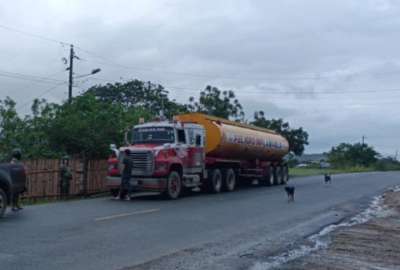 Aprehenden a dos personas por el transporte de 10.000 galones de combustible sin documentaci&oacute;n en Manab&iacute;