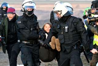 Autoridades alemanas desalojan y retienen a la activista Greta Thunberg