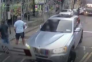 Edificio colapsa y personas corren por sus vidas en Estados Unidos
