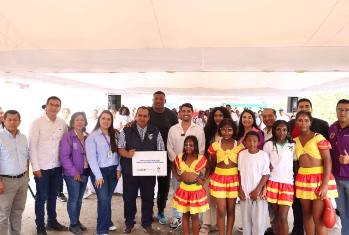 Tamara Salazar estuvo en la entrega del coliseo