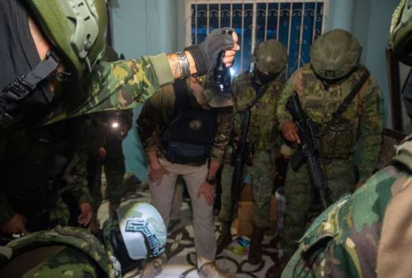  Un operativo militar del Bloque de Seguridad, permiti&oacute; la captura de tres objetivos de alto valor relacionado con &ldquo;Los Lobos&rdquo;. Adem&aacute;s de la incautaci&oacute;n de armas, drogas y la liberaci&oacute;n de un transportista secuestrado en Quevedo.