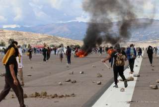 Dimiten ministros de Educaci&oacute;n y de Cultura de Per&uacute; en protesta por la muerte de manifestantes