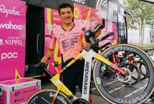 Richard Carapaz empez&oacute; su aventura en Suiza