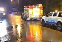 El Ecu 911 reportó que una quebrada en el sector La Comuna está a punto de colapsar debido a las fuertes lluvias. 