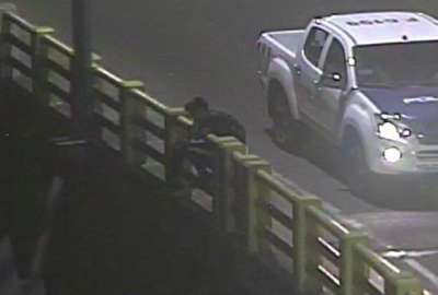 La madrugada del 13 de abril, las c&aacute;maras de videovigilancia del Servicio Integrado de Seguridad ECU 911 captaron a un joven en el puente de Gualo con una actitud inusual.
