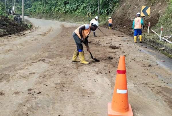 En Napo, la v&iacute;a Papallacta - "Y" de Baeza estar&aacute; cerrada al tr&aacute;nsito vehicular desde las 12:00 a las 15:00.