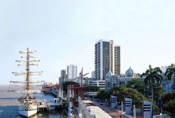 En el marco de las fiestas de los 490 a&ntilde;os de Fundaci&oacute;n de Guayaquil, la ciudad se llena de vida en sus puntos tur&iacute;sticos m&aacute;s ic&oacute;nicos y visitados por los turistas.