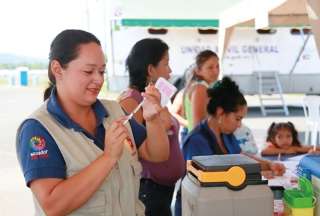 El Ministerio de Salud invierte USD 8 millones para retomar la vacunaci&oacute;n contra la COVID-19