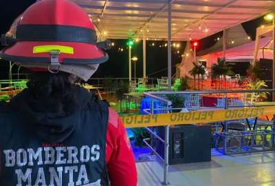 Nueve personas cayeron a un socav&oacute;n durante una fiesta en Manta
