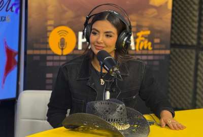 Dayanara en los estudios de P&uacute;blica FM